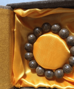 Vòng đeo tay trầm hương